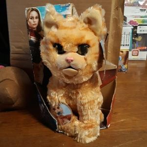 Captain marvel goose the cat